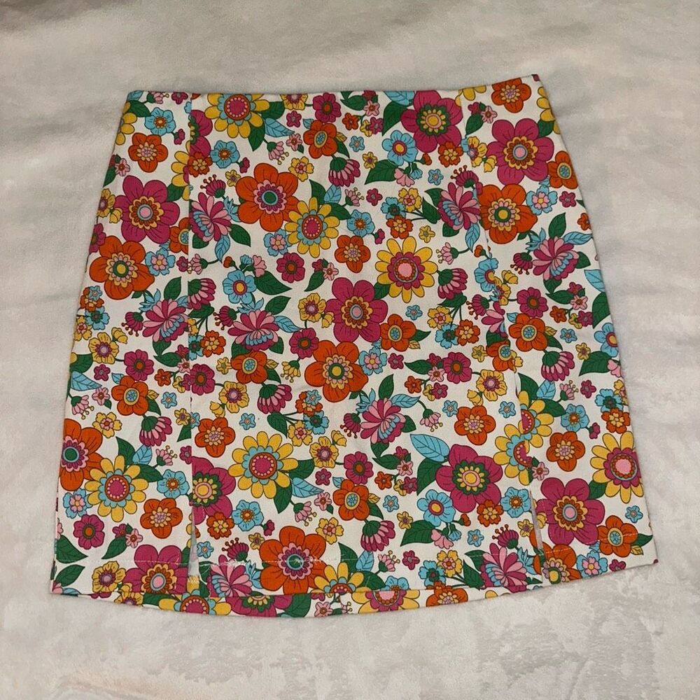 Love on a Hanger Sz 9 Bright Floral Colorful Mini Skirt EUC Stitch Flaw